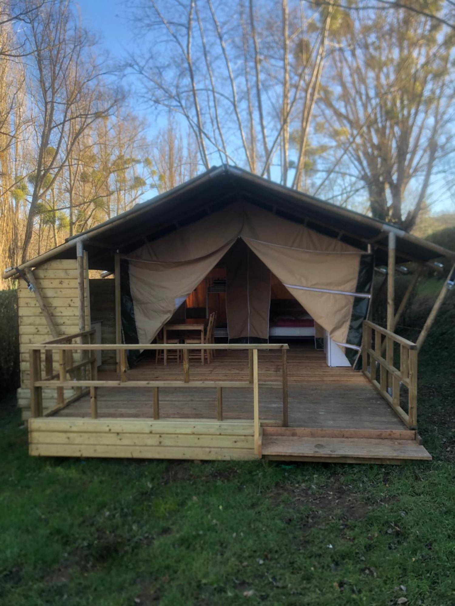 Camping Du Pont De St Gal Saint-Gal-sur-Sioule Eksteriør bilde